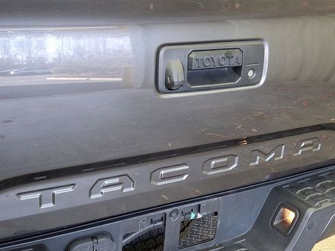 Certified 2017 Toyota Tacoma TRD Sport image 24