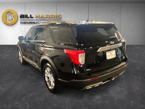 Used 2023 Ford Explorer XLT w/ Equipment Group 202A AWD/4WD image 12