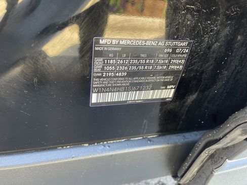 Certified 2025 Mercedes-Benz GLA 250 4MATIC w/ Driver Assistance Package image 37