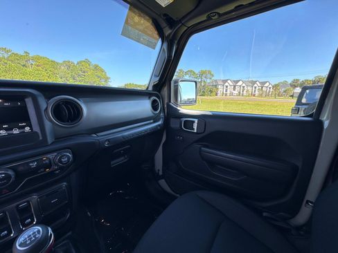 Certified 2022 Jeep Wrangler Willys image 24