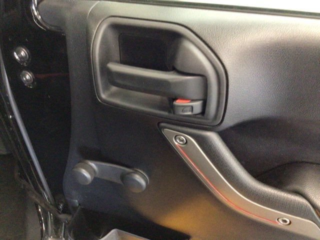 Used 2016 Jeep Wrangler Sport w/ Connectivity Group AWD/4WD image 18