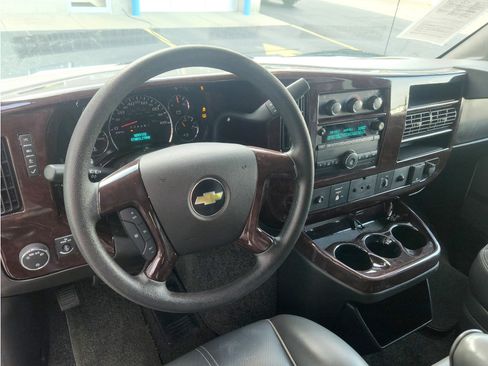 Used 2015 Chevrolet Express 2500 RWD image 3