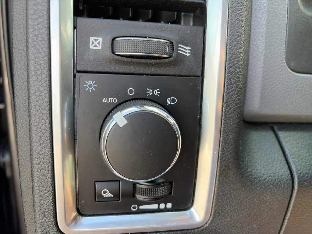 Used 2019 RAM 1500 Classic SLT AWD/4WD image 23