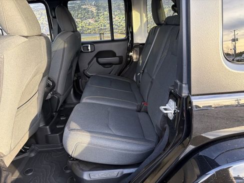 Used 2024 Jeep Wrangler Unlimited w/ LED Headlamp & Fog Lamp Group image 18