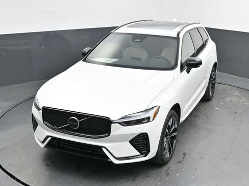 New 2026 Volvo XC60 B5 Plus w/ Protection Package Premier image 32