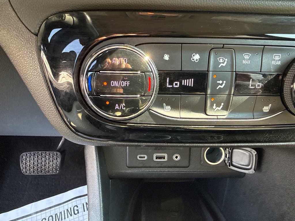 Used 2020 Buick Encore GX Essence w/ Experience Buick Package AWD/4WD image 32