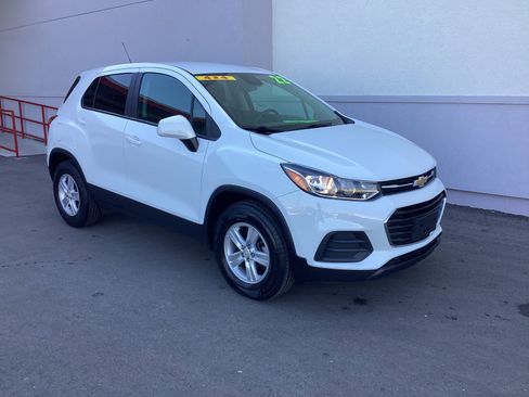 Used 2022 Chevrolet Trax LS w/ Tint and Cruise Package image 28
