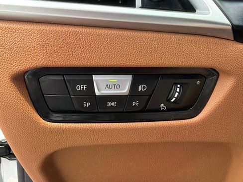 Used 2025 BMW 330i Sedan w/ M Sport Package image 32