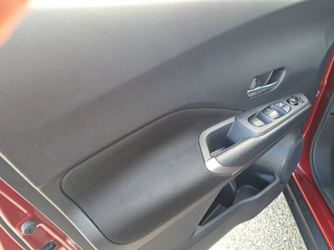Certified 2021 Nissan Kicks SV FWD image 18