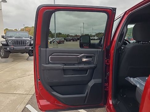 New 2026 RAM 2500 Big Horn AWD/4WD image 13