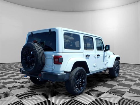 Used 2024 Jeep Wrangler Unlimited Sahara AWD/4WD image 28