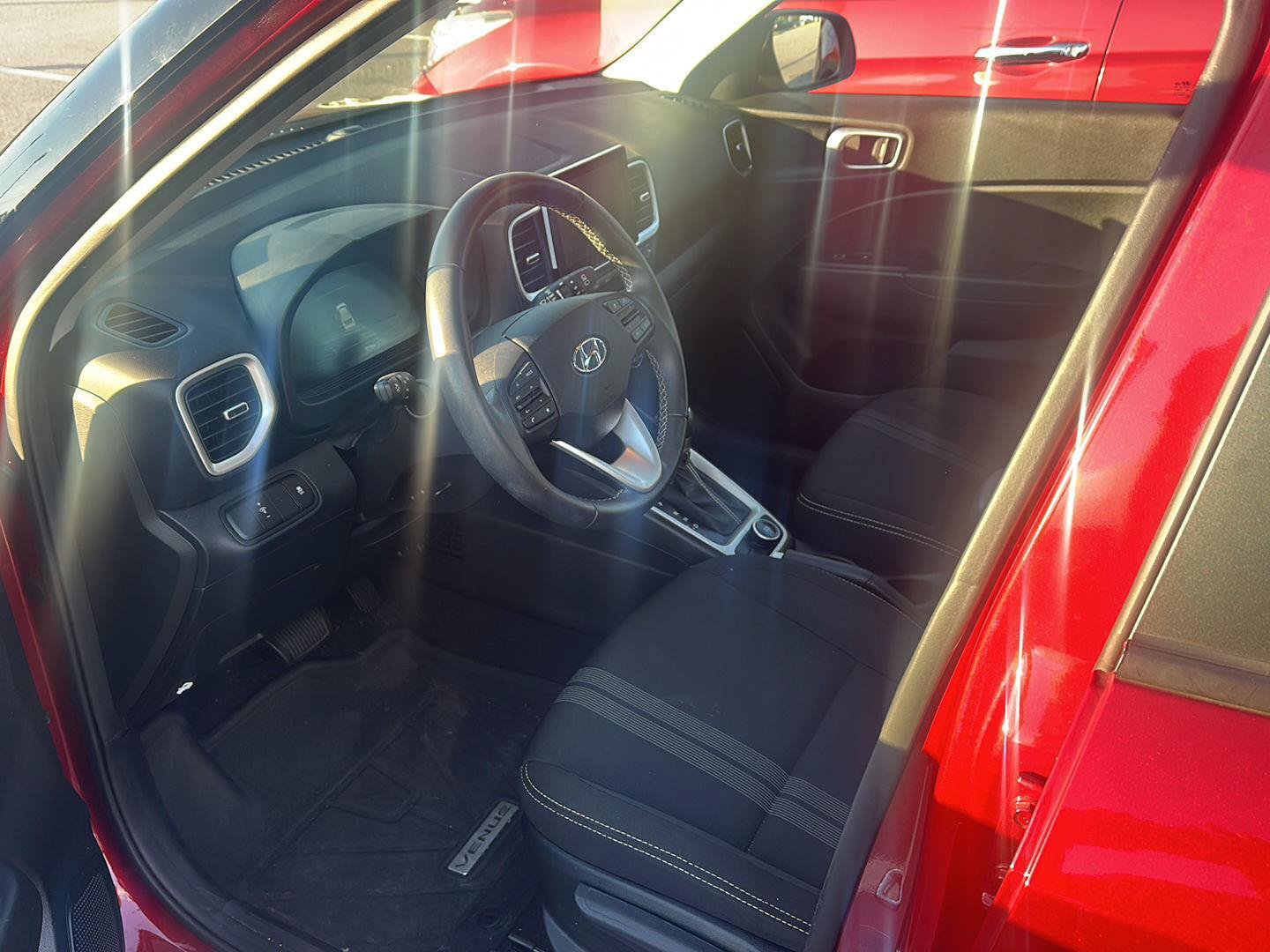 Certified 2025 Hyundai Venue SEL FWD image 8