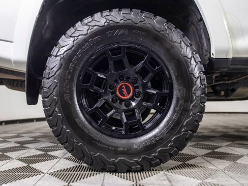Used 2021 Toyota 4Runner TRD Off-Road Premium AWD/4WD image 40