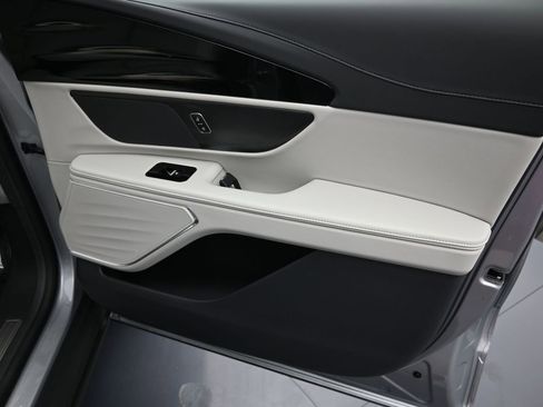 New 2026 Lincoln Nautilus Premier image 37