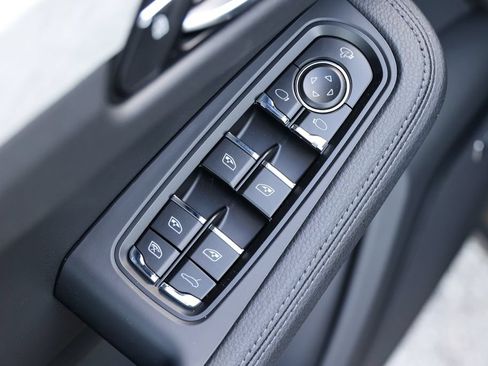 New 2026 Porsche Macan AWD/4WD image 13
