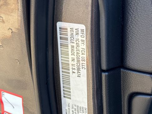 Used 2021 Jeep Grand Cherokee Laredo w/ Security & Convenience Group image 28