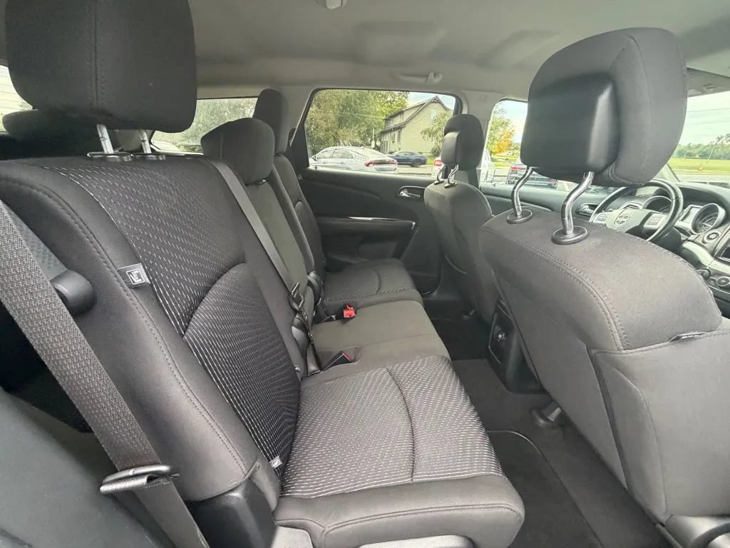 Used 2018 Dodge Journey SE w/ Connectivity Group FWD image 8
