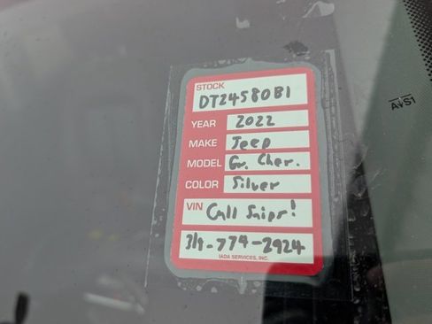 Used 2022 Jeep Grand Cherokee Limited image 25