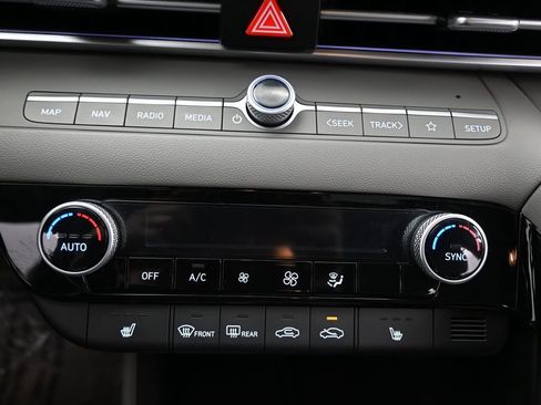 Used 2025 Hyundai Elantra SEL image 29