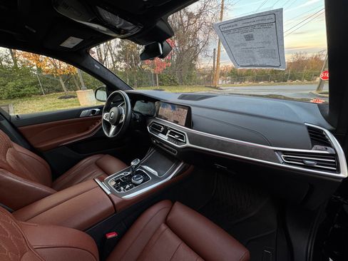Used 2022 BMW X7 M50i image 37