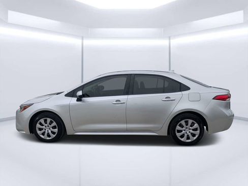 Used 2020 Toyota Corolla LE FWD image 6