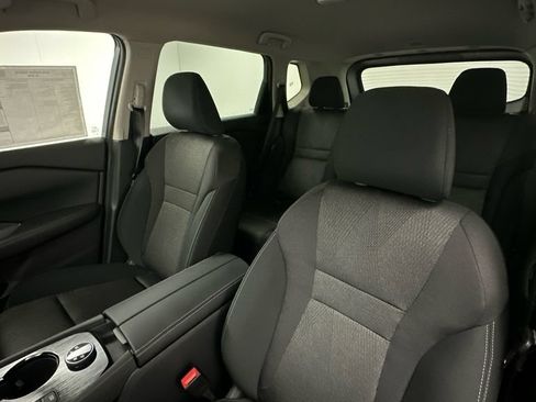 Used 2025 Nissan Rogue SV AWD/4WD image 9