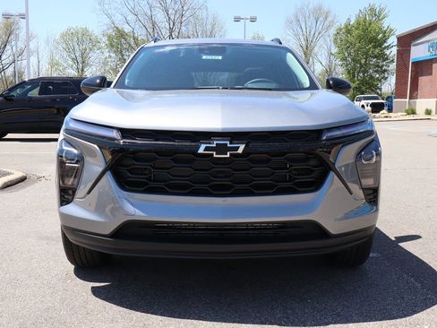 New 2026 Chevrolet Trax LT w/ Sunroof Package FWD image 5