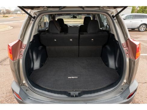 Used 2015 Toyota RAV4 LE image 14
