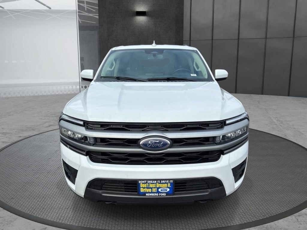 Used 2023 Ford Expedition XLT AWD/4WD image 2