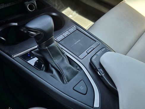 Used 2022 Lexus UX 200 w/ Accessory Package (Z2) FWD image 18