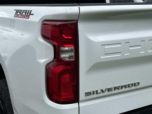 Used 2021 Chevrolet Silverado 1500 LT Trail Boss w/ Safety Package AWD/4WD image 9