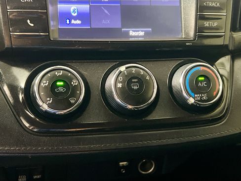 Used 2018 Toyota RAV4 LE image 24