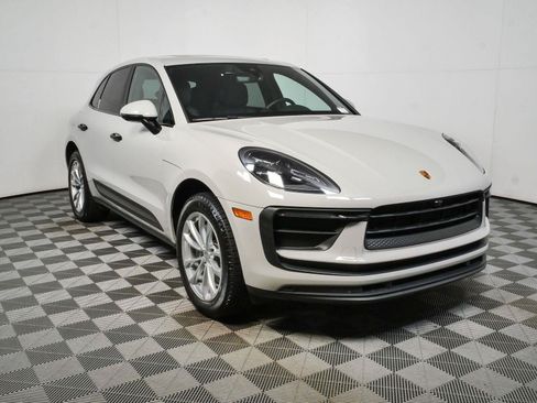 Used 2022 Porsche Macan AWD/4WD image 27