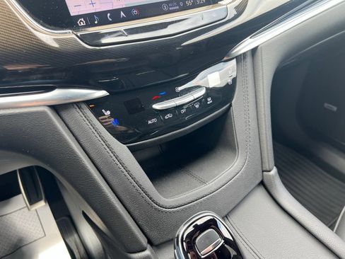 Used 2025 Cadillac XT6 Sport w/ Platinum Package AWD/4WD image 34