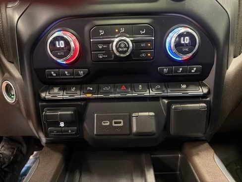 Used 2022 GMC Sierra 3500 Denali AWD/4WD image 23