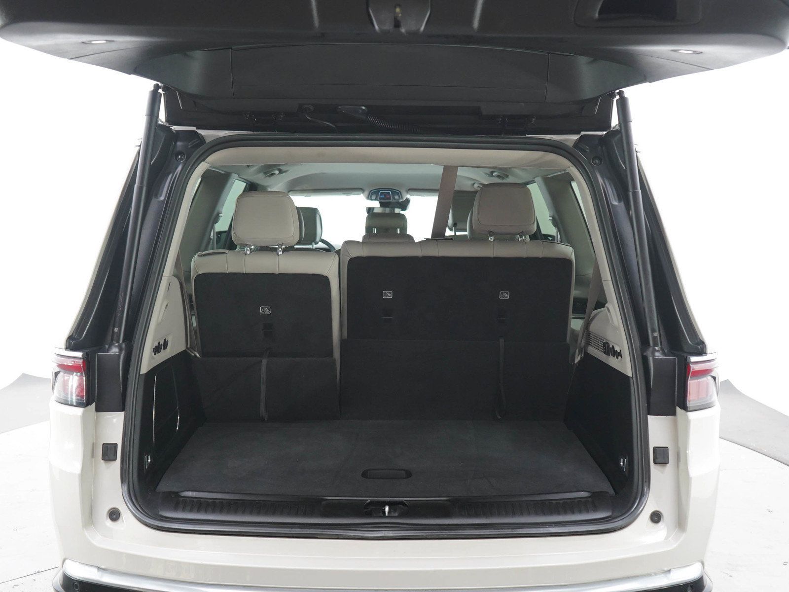 Used 2022 Jeep Wagoneer Series II AWD/4WD image 17