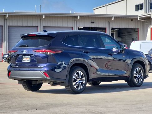 Certified 2026 Toyota Highlander XLE AWD/4WD image 6