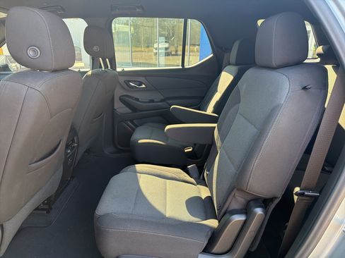 Used 2024 Chevrolet Traverse LT FWD image 6
