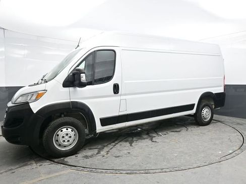 Used 2024 RAM ProMaster 2500 w/ Convenience Group FWD image 3