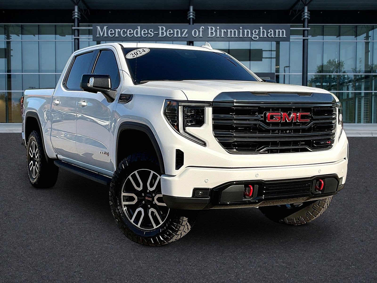 Used 2024 GMC Sierra 1500 AT4 w/ Technology Package AWD/4WD image 1
