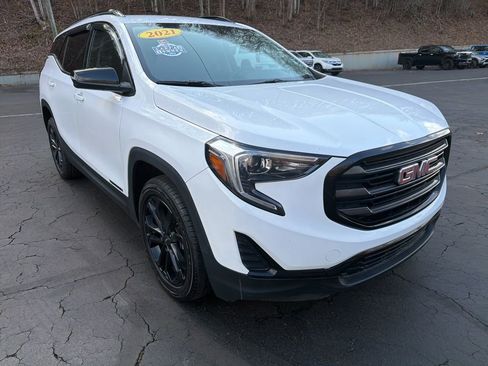 Used 2021 GMC Terrain SLE w/ Elevation Edition image 5