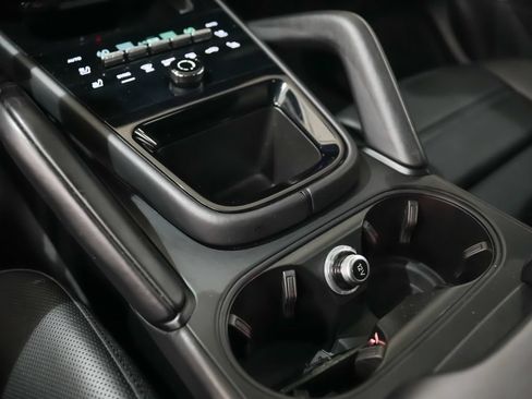 Certified 2024 Porsche Cayenne AWD/4WD image 31