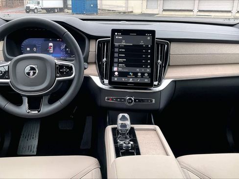 New 2026 Volvo XC90 B6 Plus w/ Protection Package Premier image 9