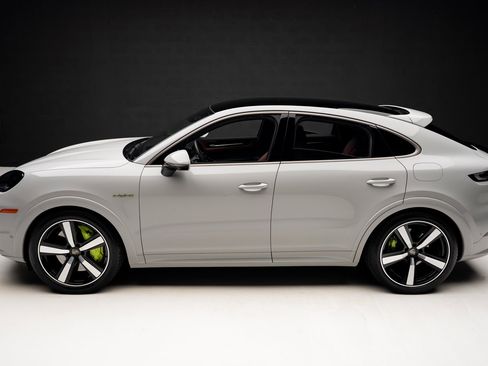 Used 2025 Porsche Cayenne Turbo image 15