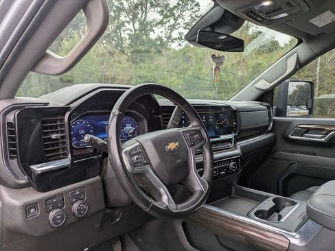 Used 2024 Chevrolet Silverado 3500 LT w/ Convenience Package image 13