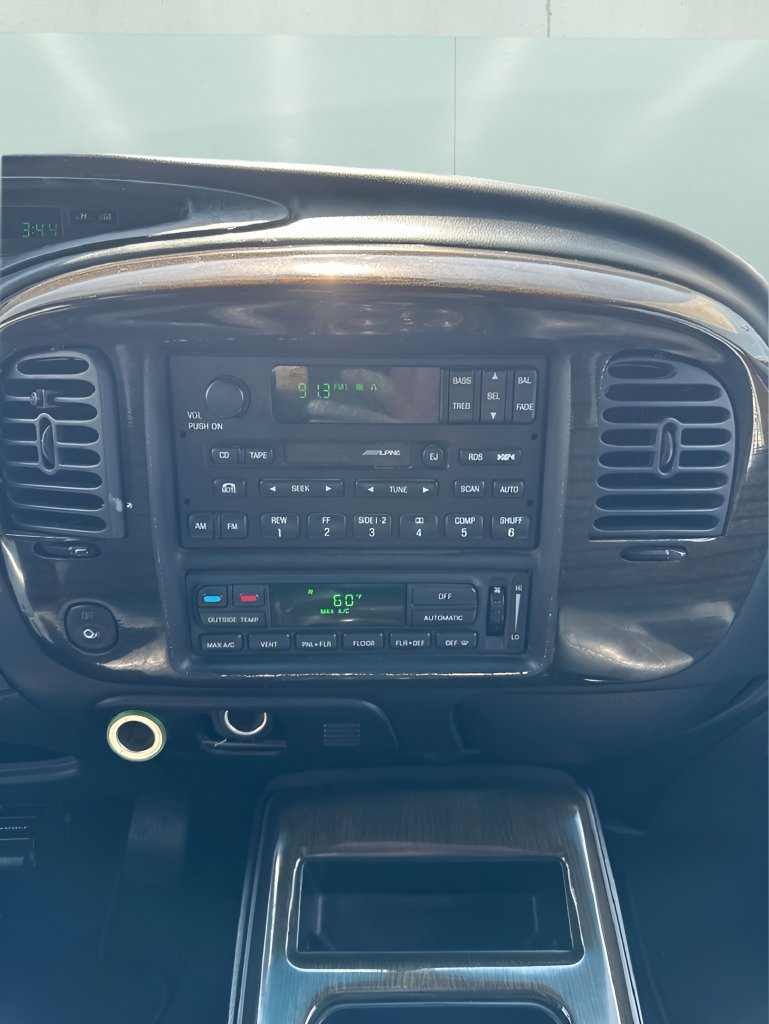 Used 2002 Lincoln Blackwood RWD image 22