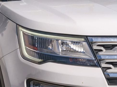 Used 2019 Ford Explorer XLT w/ Equipment Group 201A image 4