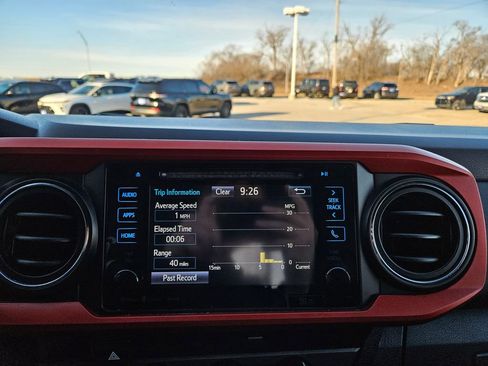 Used 2016 Toyota Tacoma TRD Off-Road image 13