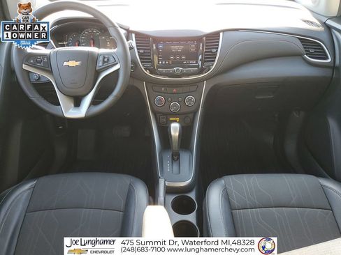 Certified 2022 Chevrolet Trax LT w/ Midnight Edition image 21