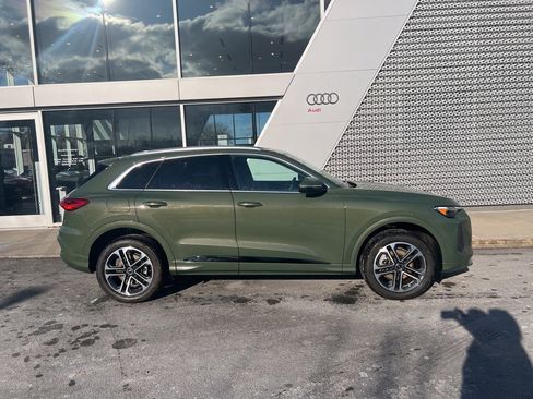 Used 2025 Audi Q5 Premium Plus w/ Premium Plus image 17